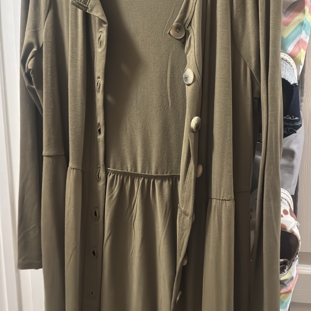 Zenana Outfitters Green Buttoned Long Sleeve Tunic